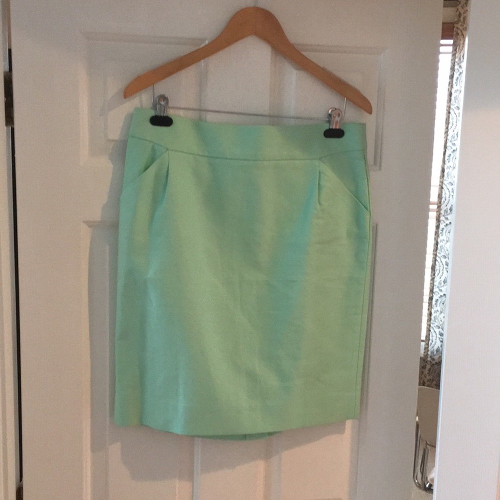 Like New! JCrew Mint Green Classic Pencil Skirt